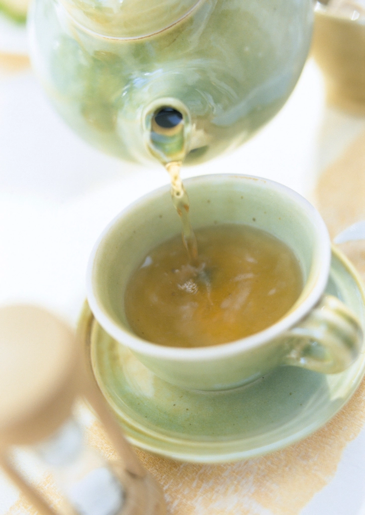 Free pouring green tea ceramic